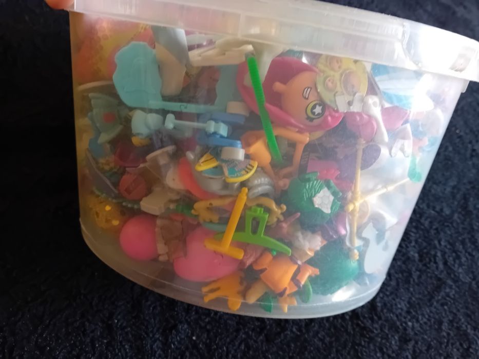Zabawki kinder niekompletne niespodzianki