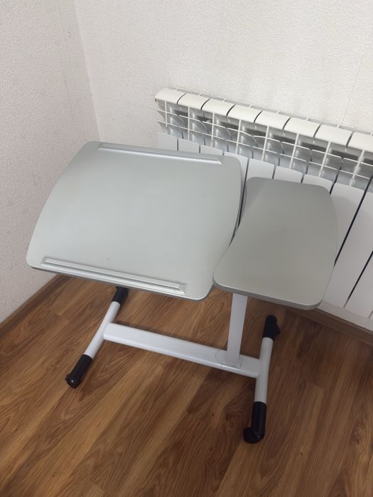 Столик для ноутбука.
