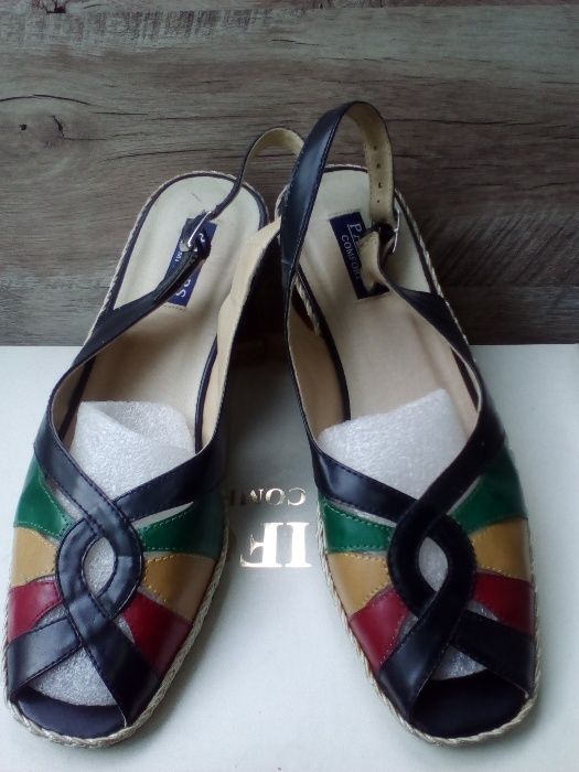 Продам босоножки шлепанцы шлепки женские