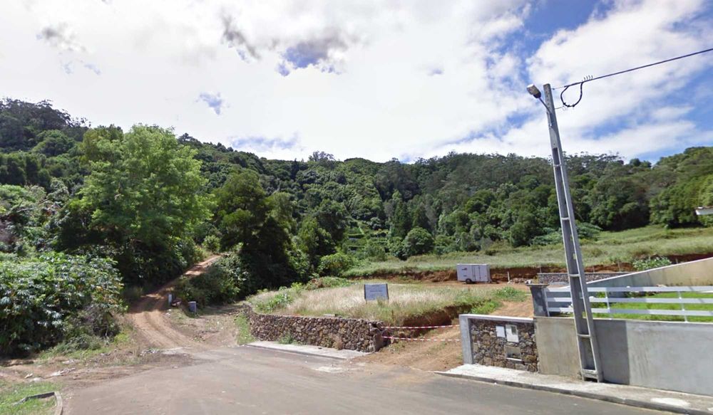 Terreno com edificação praia da Vitória