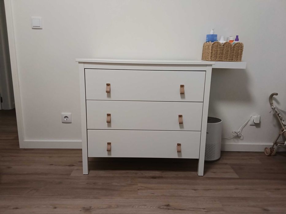 Cómoda IKEA Koppang