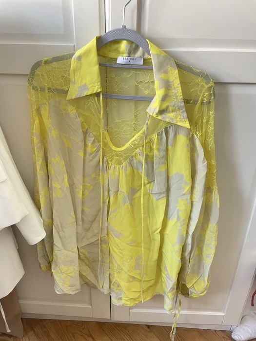 Blusa amarela e bege  marca italiana