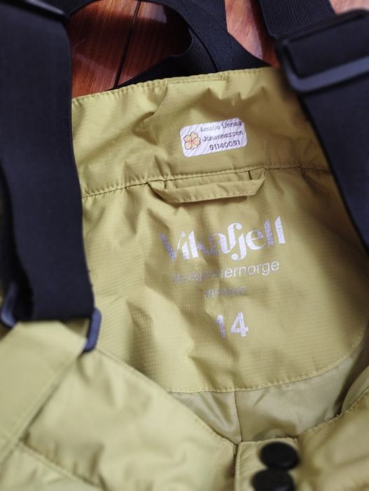 Продам лижні комбінезони.