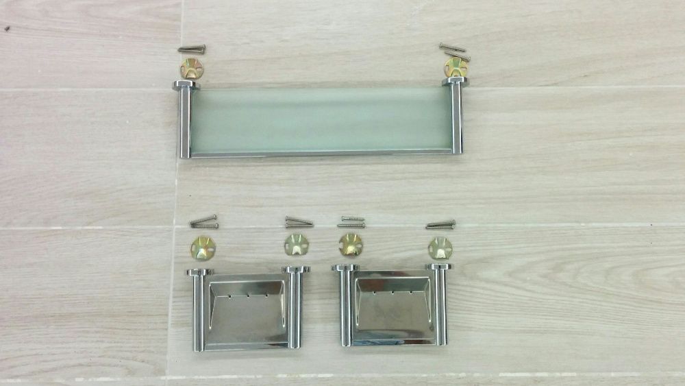 Acessórios p/ quarto de banho em metal cromado (€5 cada peça)