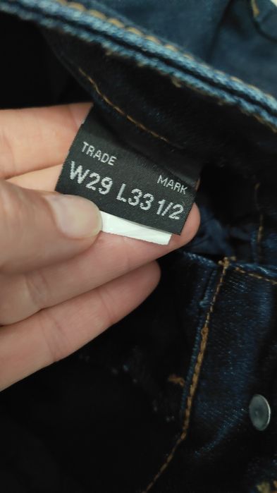 Джинси на підлітка.