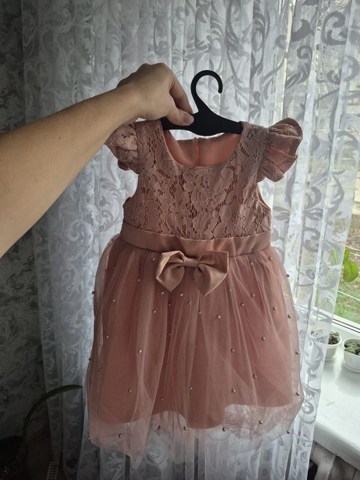 Продам святкове плаття 104р