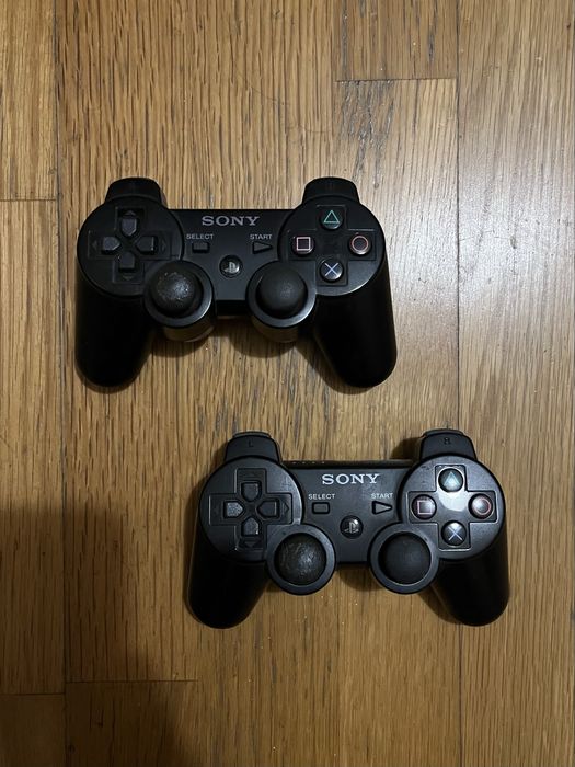 Ps3 super slim com 2 comandos e 2 jogos