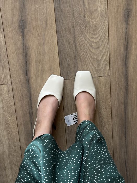 Молочні шкіряні мюлі сабо zara на маленькому підборі - 38
