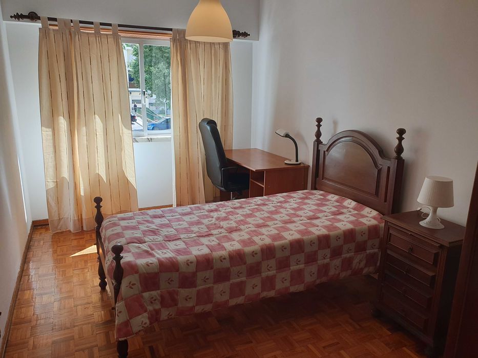 Quarto para arrendamento mobilado com despesas incluídas