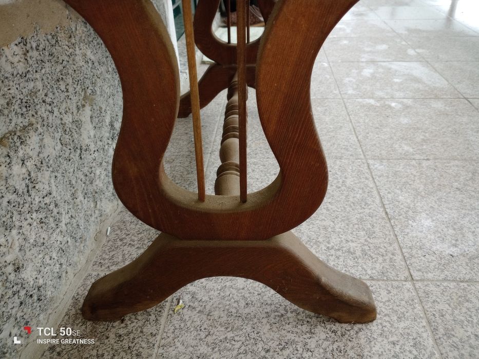 Banco de entrada vintage a precisar de restauro.