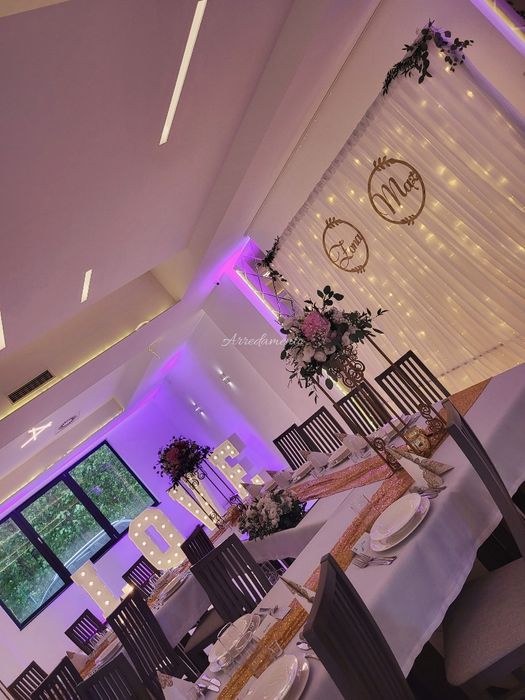 •Dekoracje ślubne i okolicznościowe •Florystyka