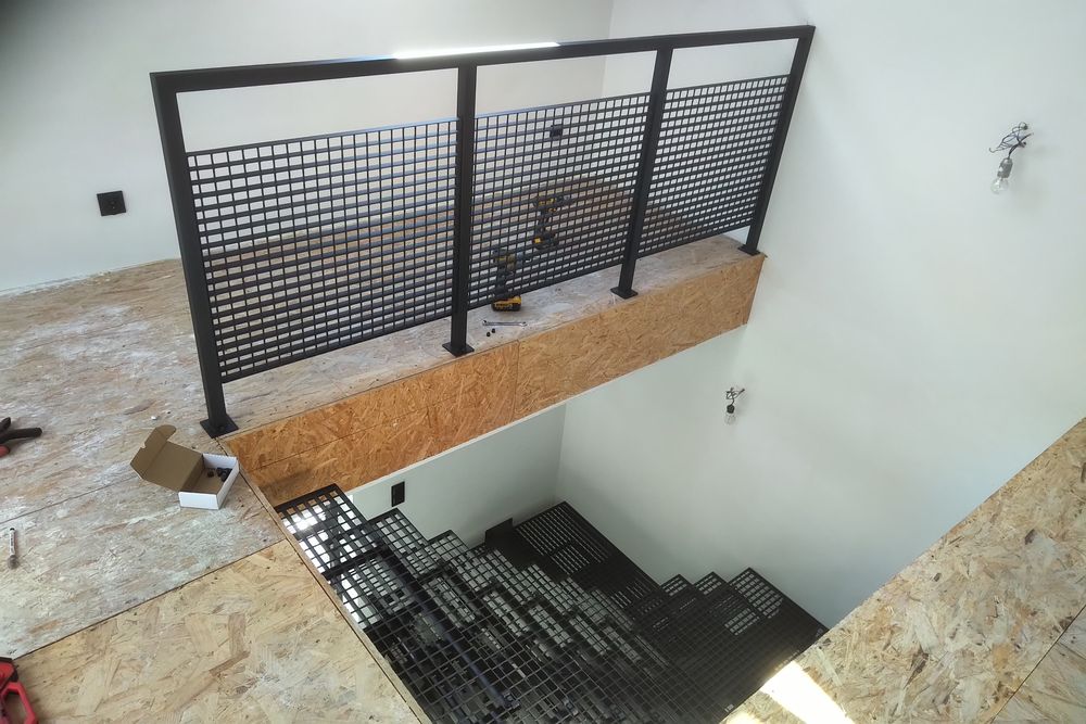 Schody samonośne metalowe