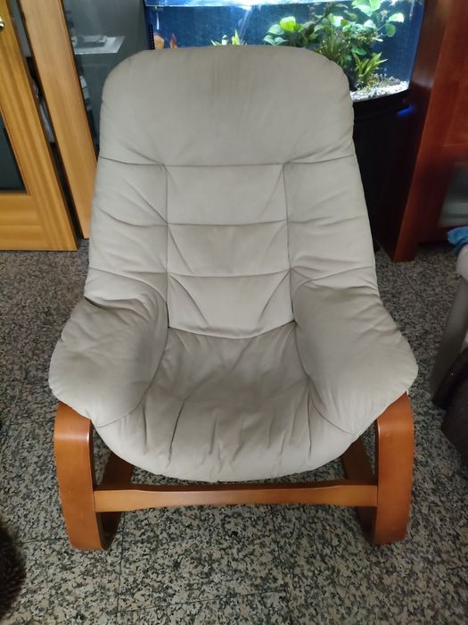Cadeirão em pele camurça