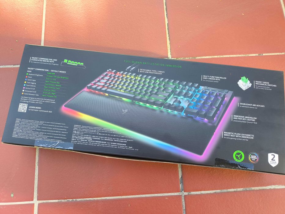 Klawiatura gamingowa Razer BlackWidow V4 Pro Green Switch - Nowa