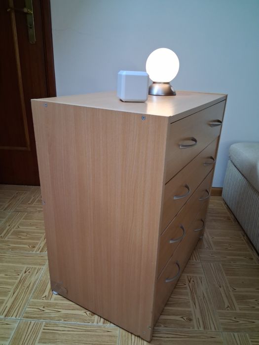 Cómoda usada em muito bom estado de conservação