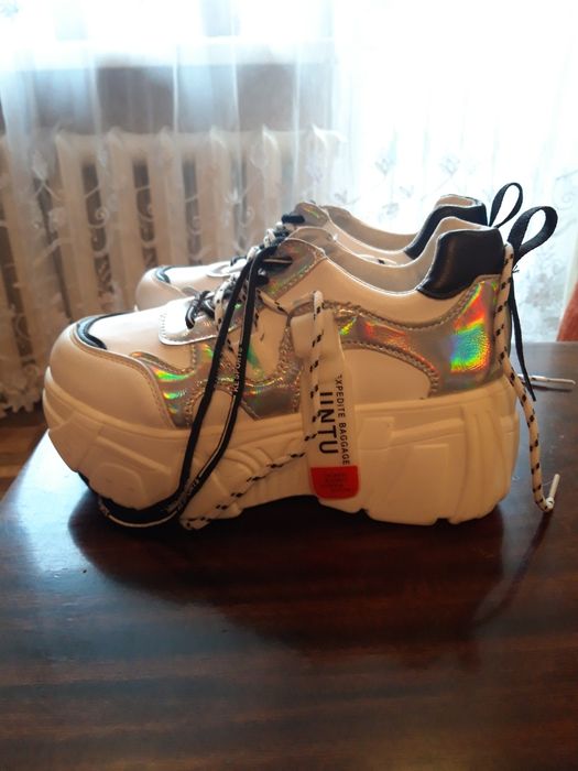 Продам красовкі 700грн