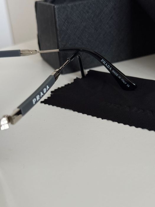 Сонцезахисні окуляри Prada
