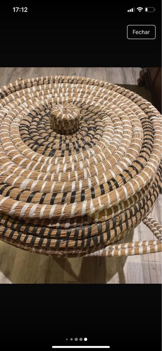 Cesta de palha como nova