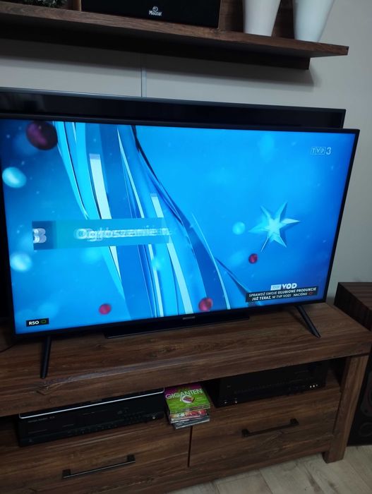 Telewizor Samsung 49 cali UE49NU.. pilot  Smart