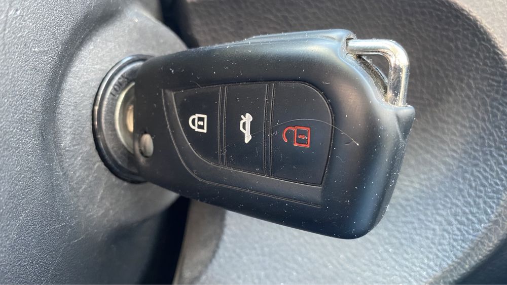 Chaves e comandos automovel