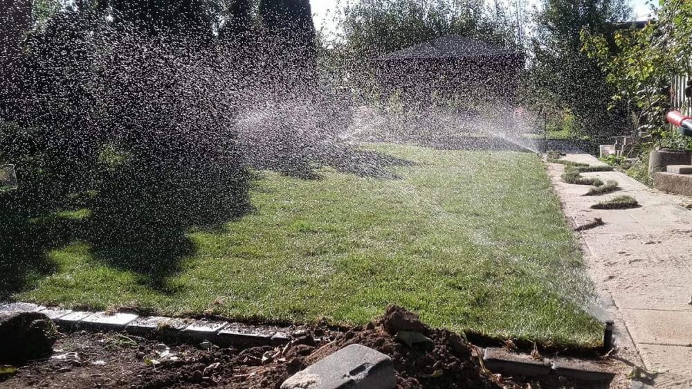 Ogrody, ogordzenia, systemy nawadniające, kosiarki automatyczne