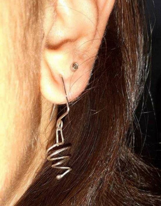 Brincos em prata em forma de espiral (NOVOS)

Os brincos medem 4cm

Em