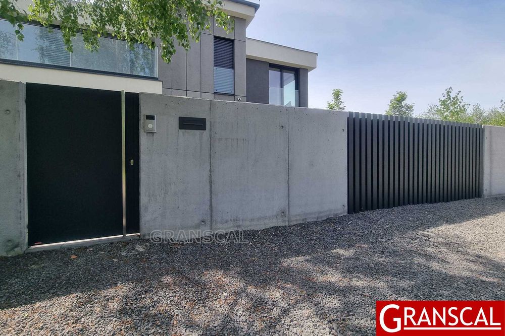 Palisada pionowa ogrodzenie pionowe aluminiowe płot grzebieniowy