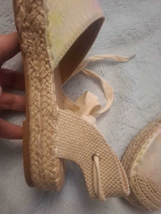 Nowe tęczowe wiązane espadryle, ideal Shoes rozmiar 39