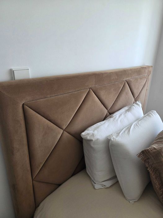 Cama casal em óptimo estado