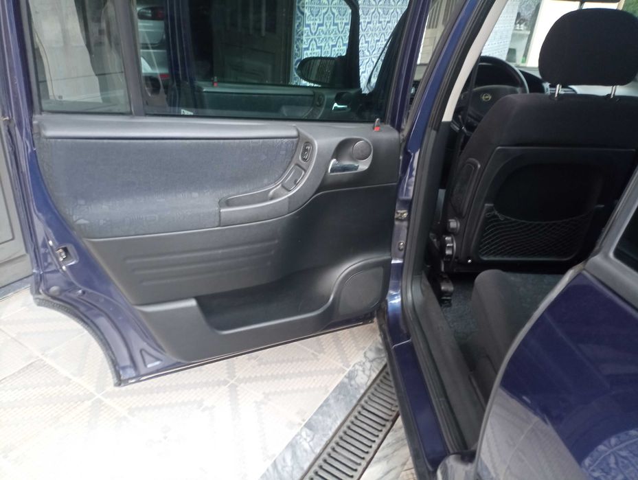 Viatura Opel Zafira