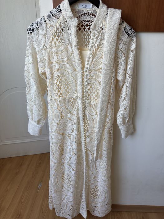 Мереживна  святкова сукня,молочного кольору.