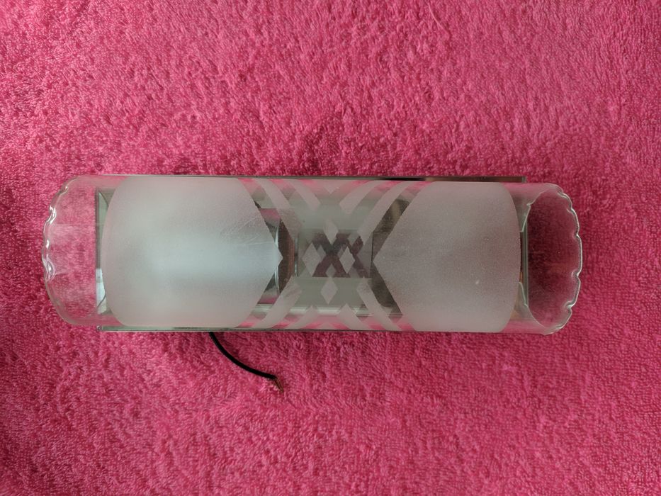 Невеликий світильник точковий на стіну