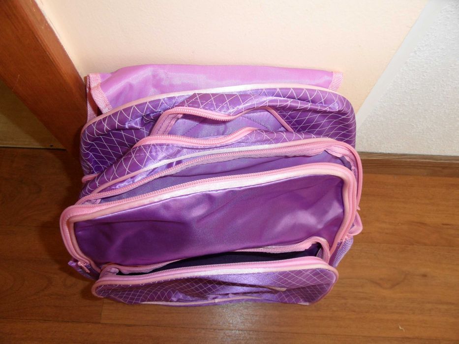 Śliczna świecąca torebka i inne plecaki