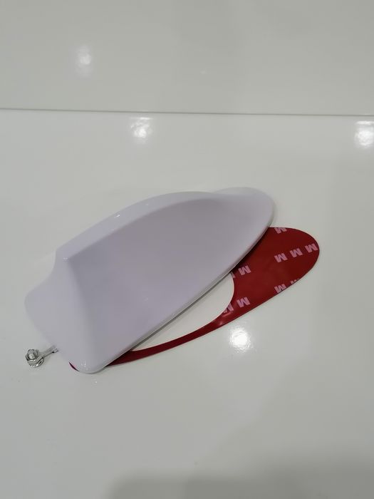 Antena barbatana de tubarão universal em branco e preto