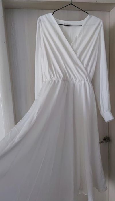 Весільна біла сукня