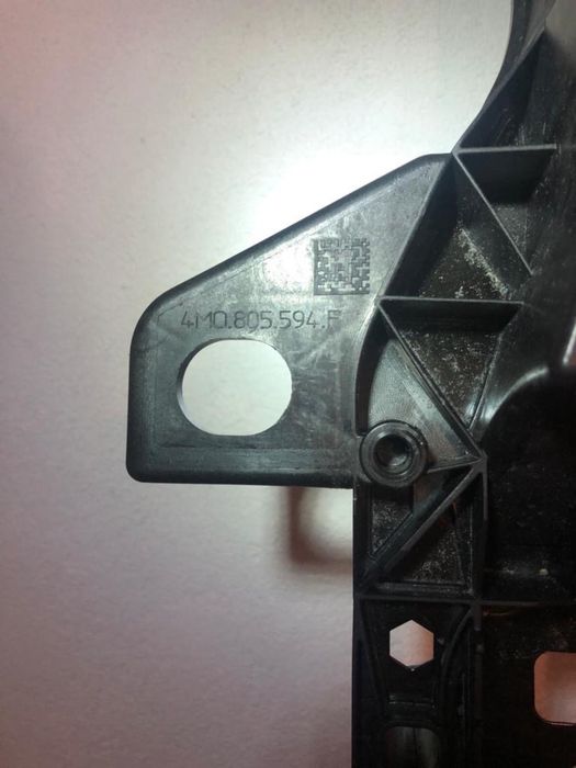 Передня панель (телевізор) на Audi Q7 4M