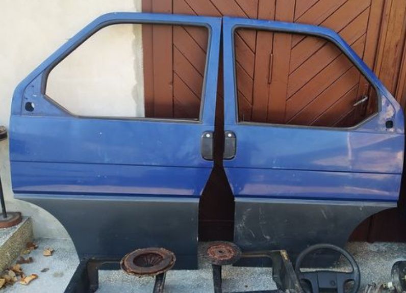 Запчастини Фольксваген Т-4 двері в зборі з стіклом і замками