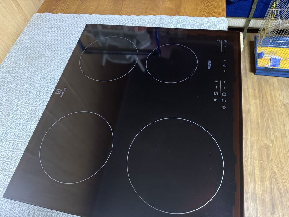 Варильна поверхня електрична (індукція) Electrolux EHH56340FK