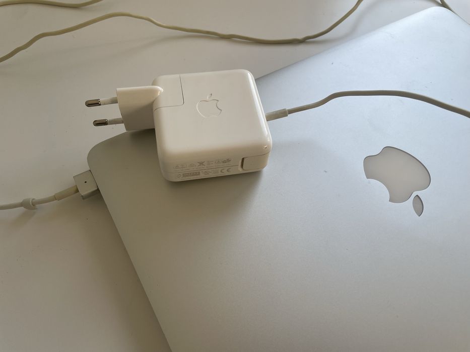 Macbook Air - muito bem cuidado *Precisa de reparação*