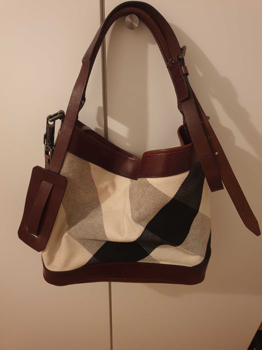 Mala Burberry praticamente nova