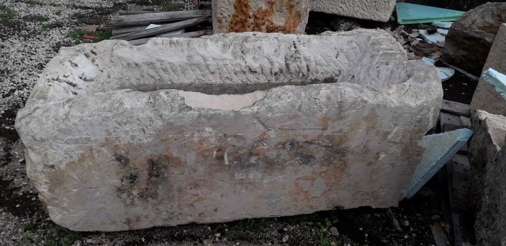 Pias antigas em pedra