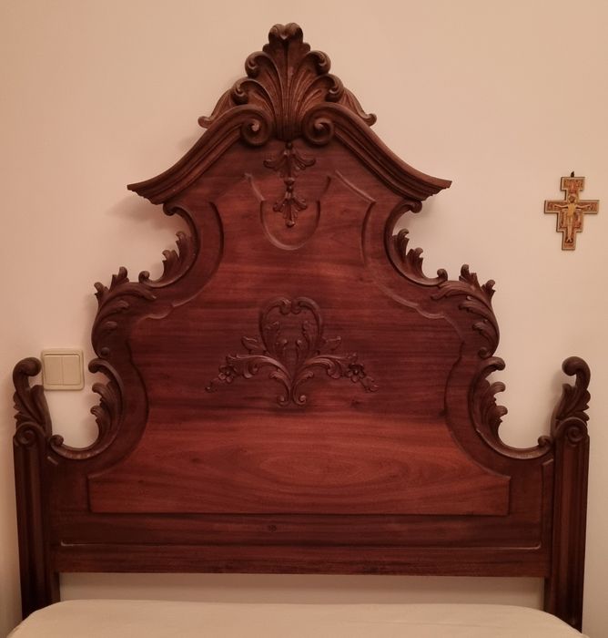 Cama de solteiro estilo D. José em madeira maciça