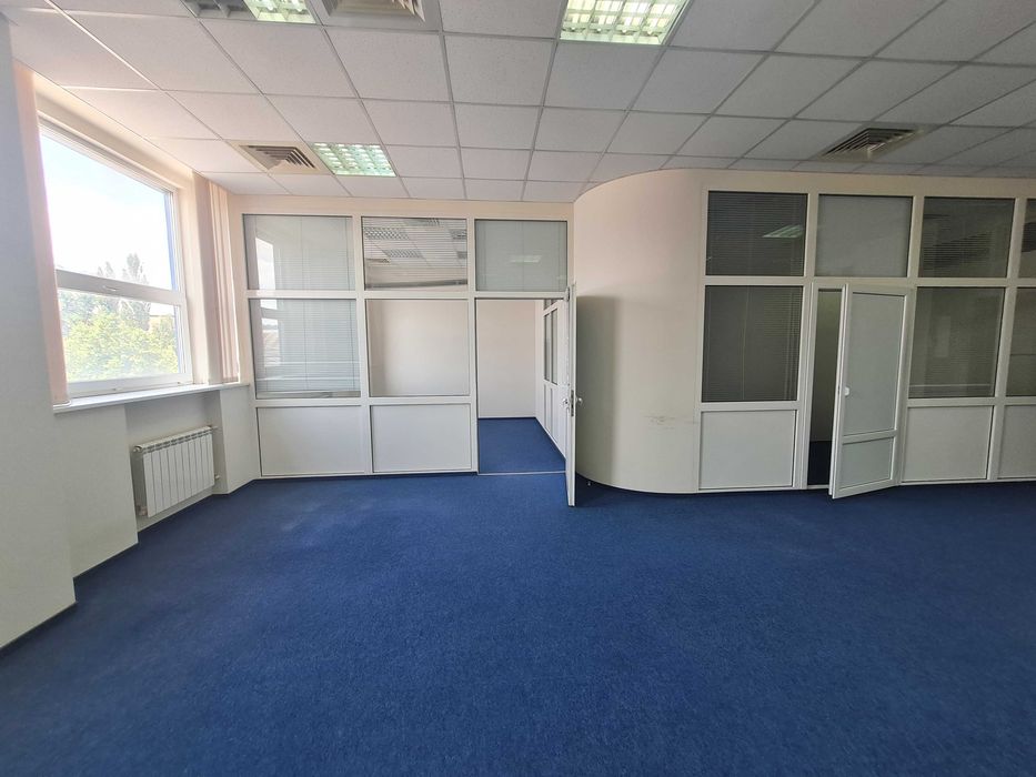 Офіс в БЦ на Подолі, 97 м.кв. 4 кабінета, генератор. Власник