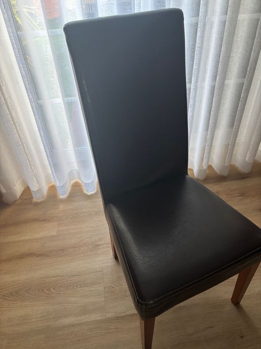 2 Cadeiras em pele com encosto alto