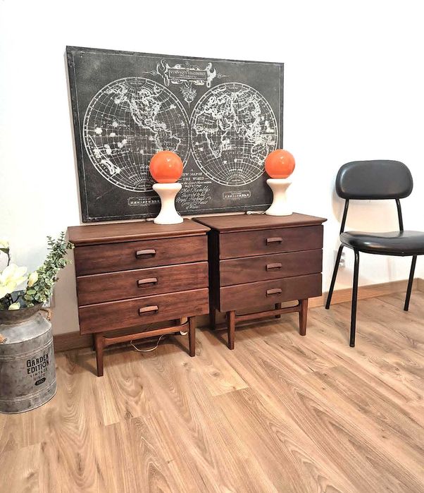 Mesa de Cabeceira Olaio / Mesa de Apoio / Vintage / Anos 60-70 / Movel / Quarto