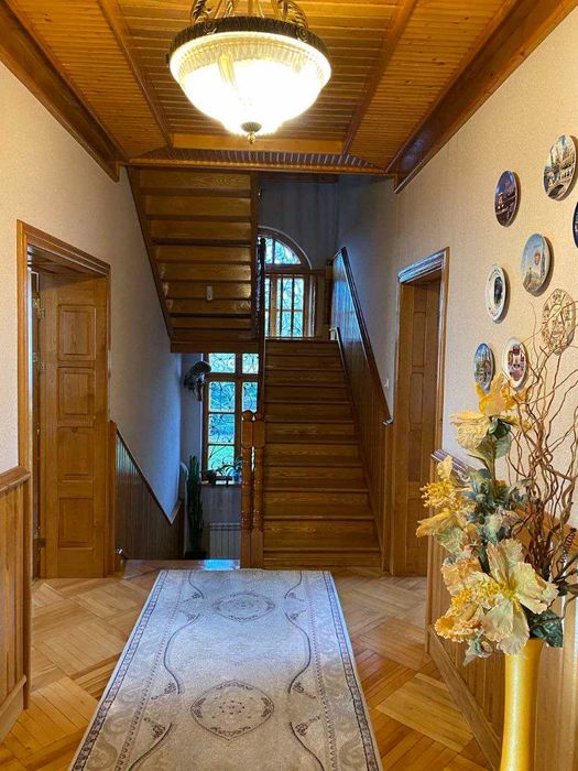 Продається 2-х поверховий, цегляний будинок, готовий до проживання.