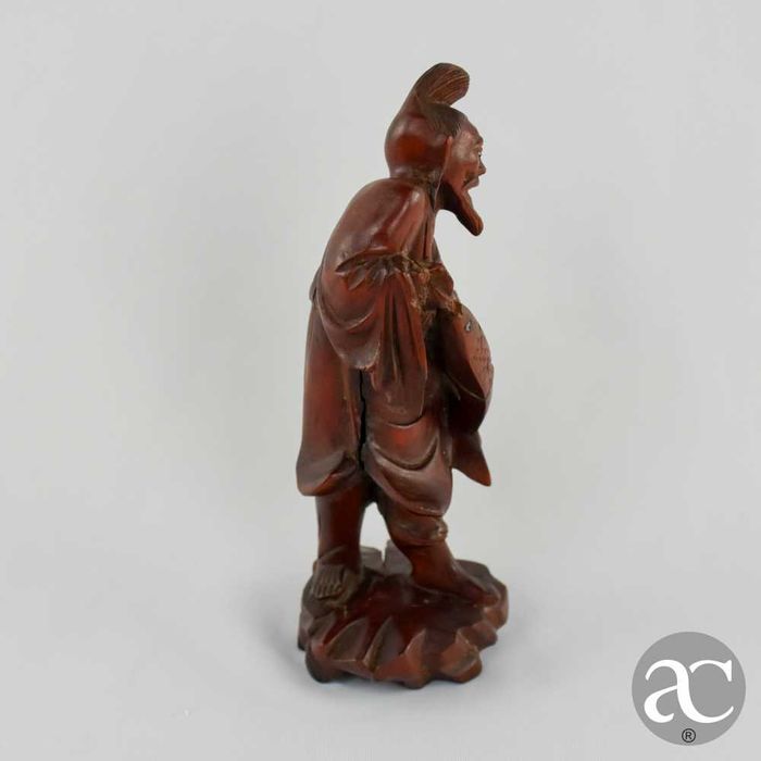 Figura de pescador, China, em madeira exótica