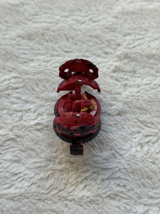 Bakugan Pyrus Thunder Wilda 700G
