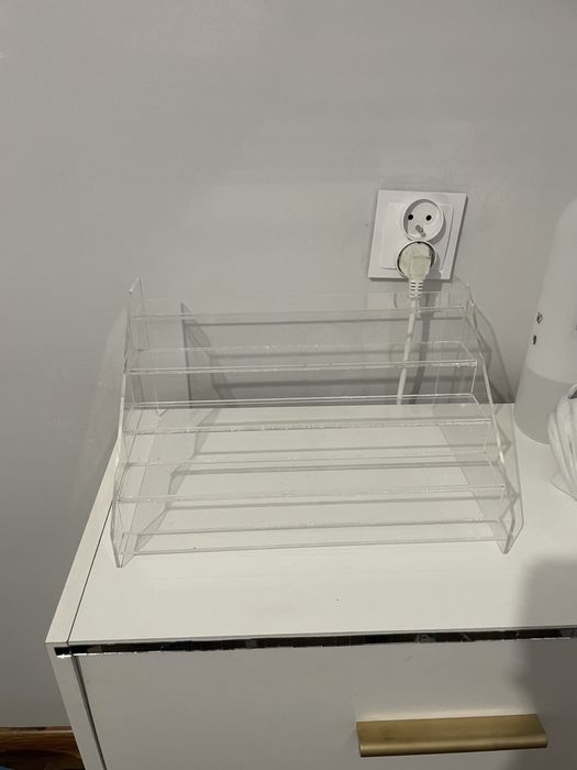 Ekspozytor na lakiery