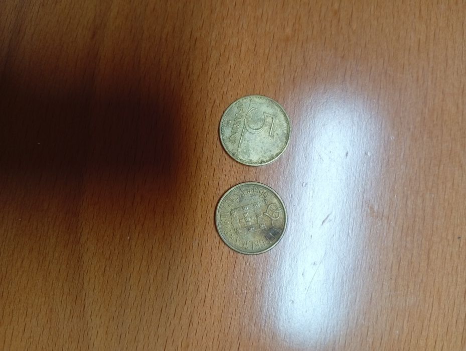 Lote Moedas Antigas: 2$50 Escudos Angola (1953-1974) + 5 Forint Hungria